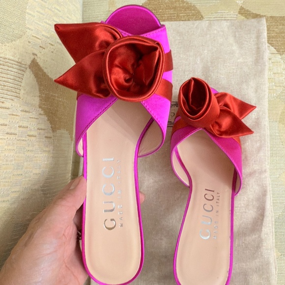 Gucci Women's Shawana Satin Flower Mules In Pure Fucsia/rosso - Picture 1 of 6